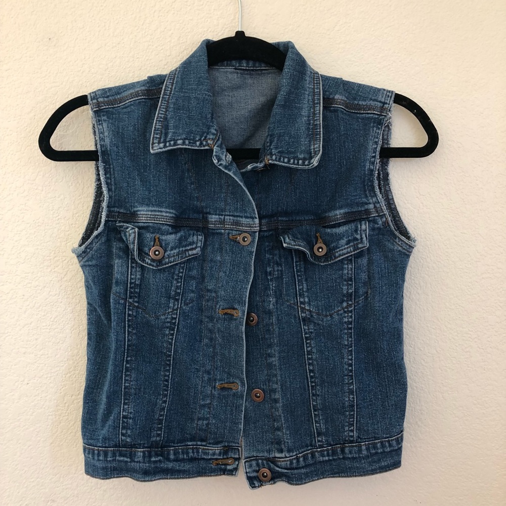 Sleeveless denim vest